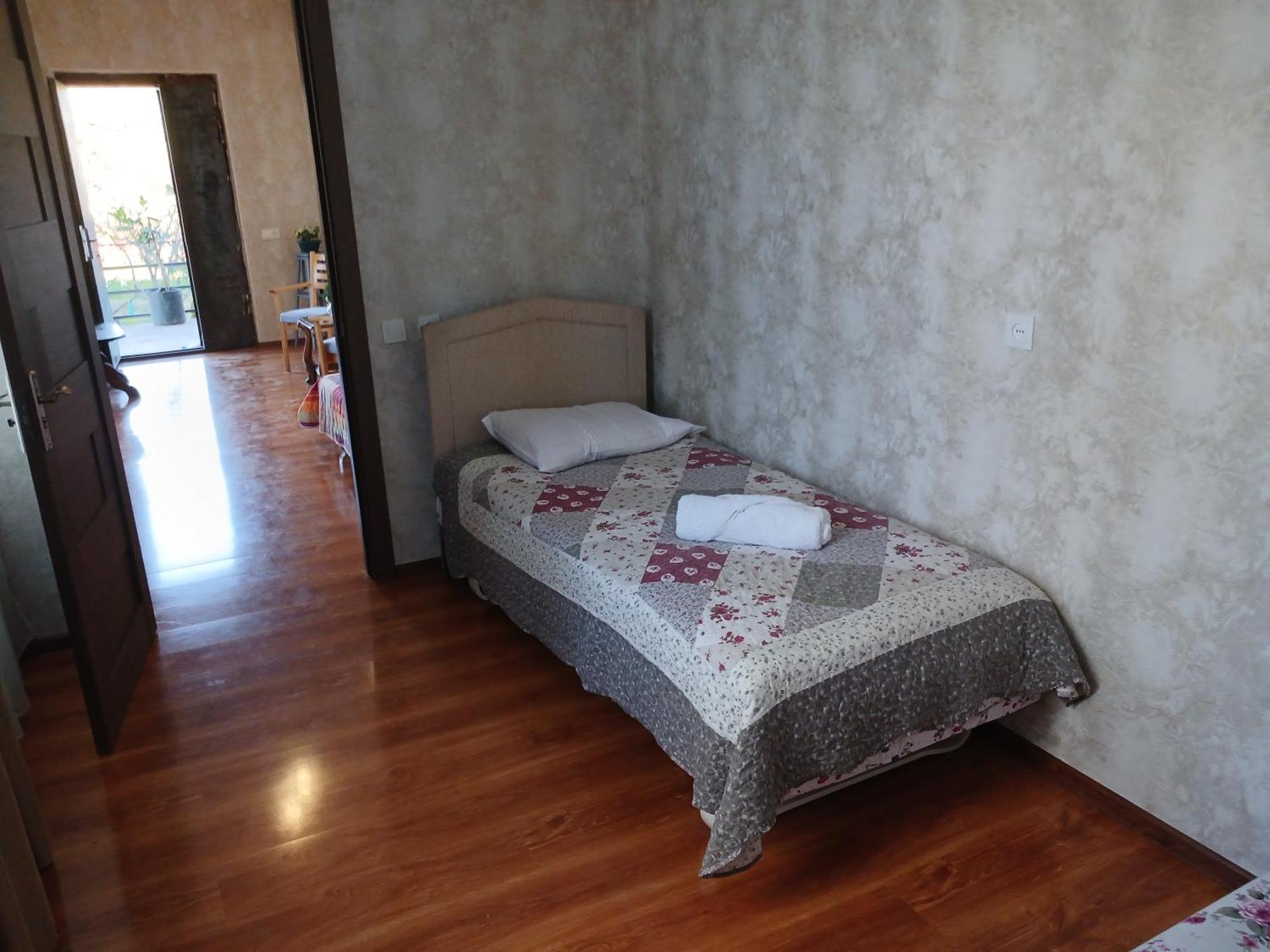 Guest House Nano มาร์ทวิลิ ภายนอก รูปภาพ