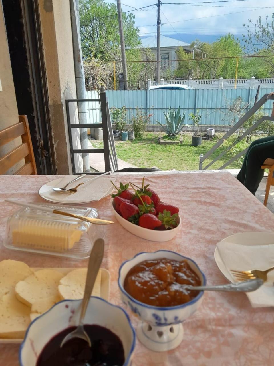 Guest House Nano มาร์ทวิลิ ภายนอก รูปภาพ