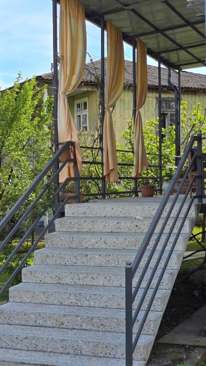 Guest House Nano มาร์ทวิลิ ภายนอก รูปภาพ